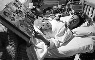 不能出門又如何？“床”才是藝術(shù)家的創(chuàng)作源泉！