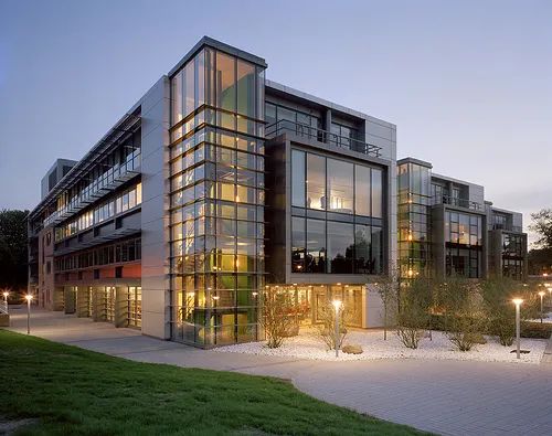 頂尖珠寶設(shè)計院校