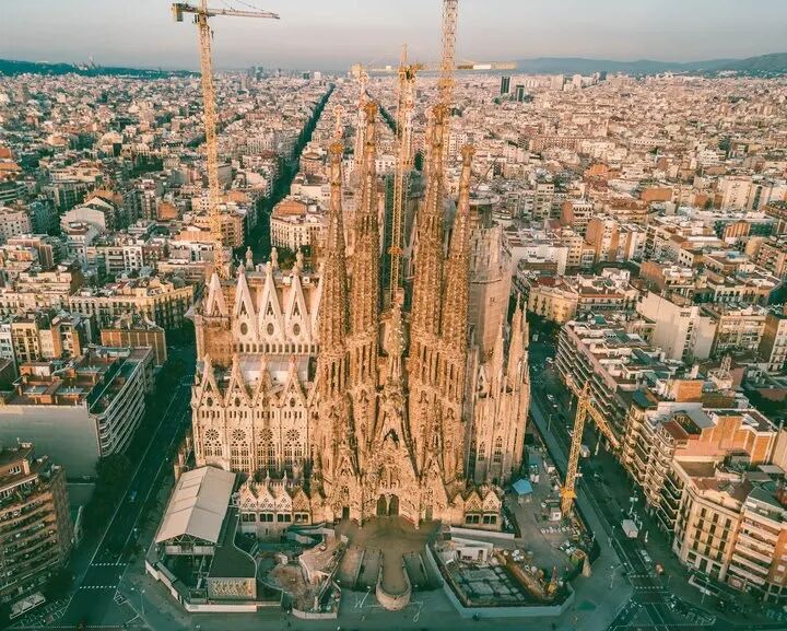 建造一個多世紀(jì)巴塞隆拿聖家堂料2026年完工迎高第逝世百年